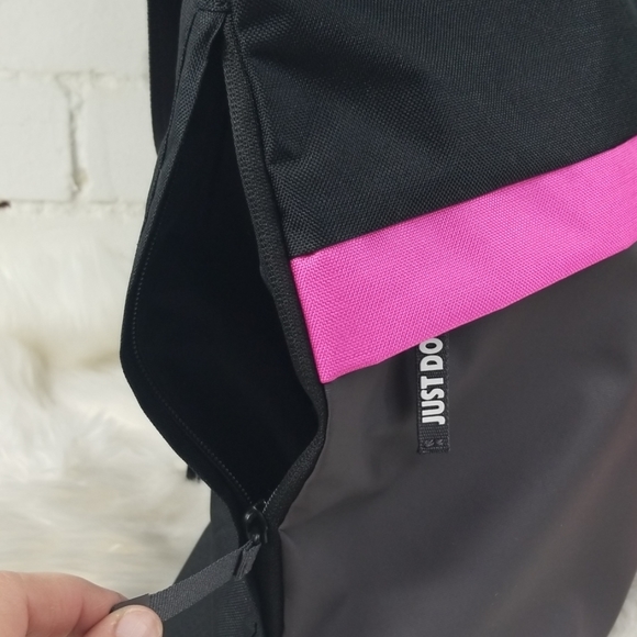 Nike Radiate 20L Gym/Travel/Beach Bag - Picture 4 of 7